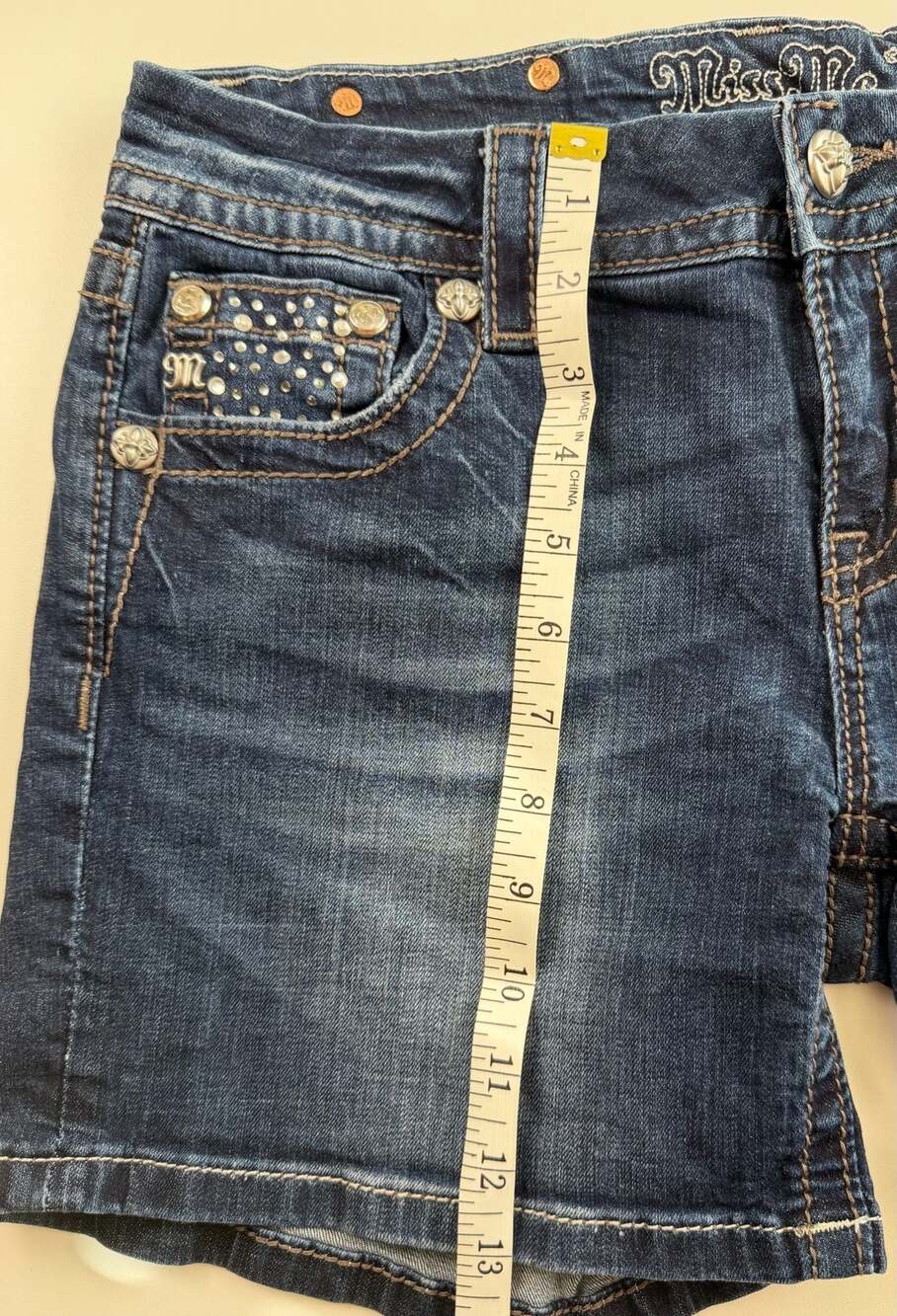 Miss Me Mid-Rise Easy Denim Shorts Rhinestone Studded Size 28 JE8361EH - Picture 10 of 11